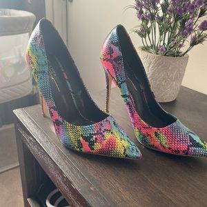 Leopard design multi color heel
